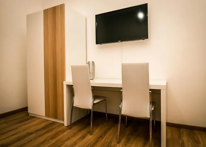 Hostly - Nicole - 2br In Full Center Pontedera