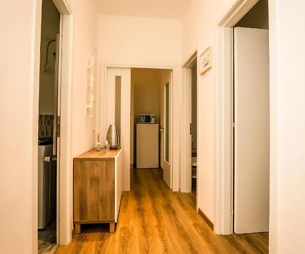 Hostly - Nicole - 2br In Full Center *